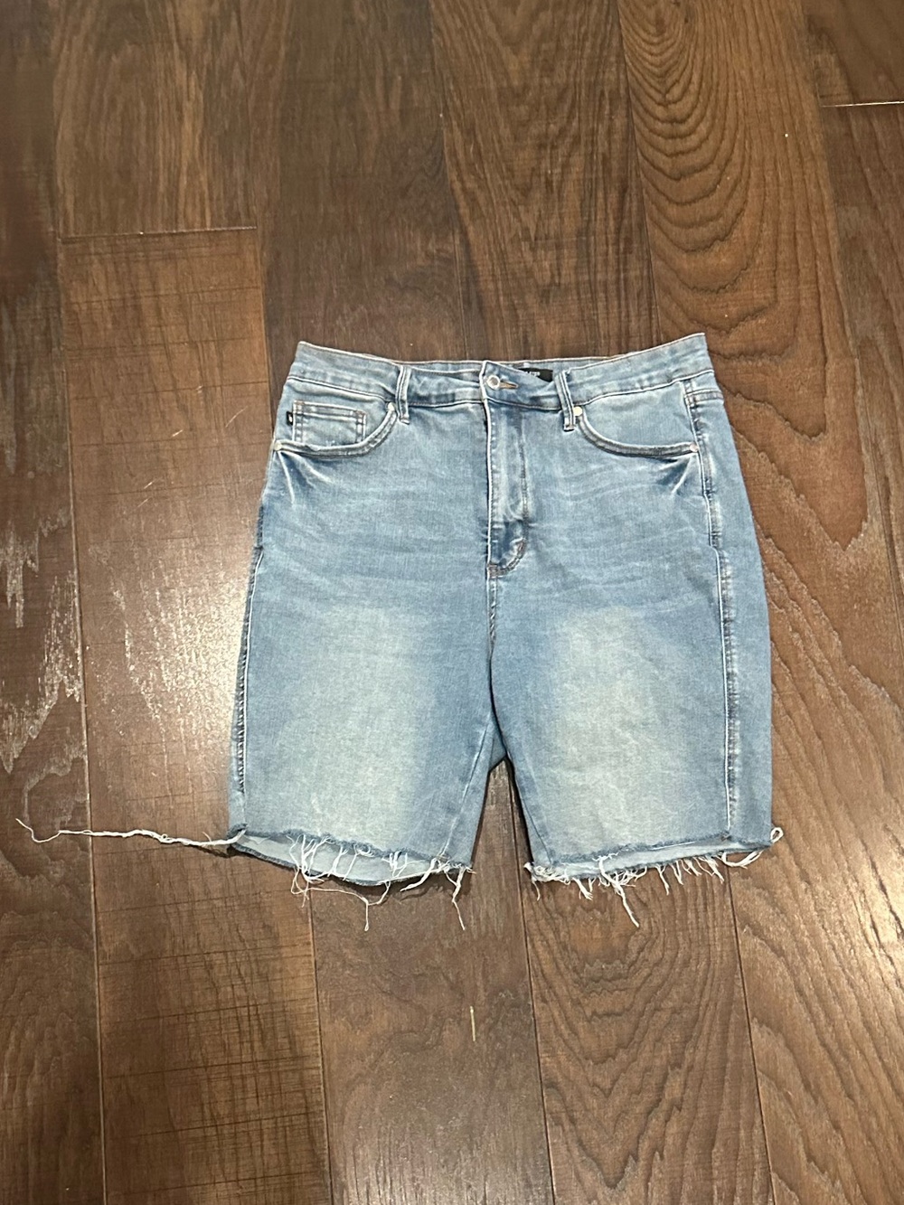 Judy Blue Confident and Cooling Tummy Control Shorts - Picture 2 of 3